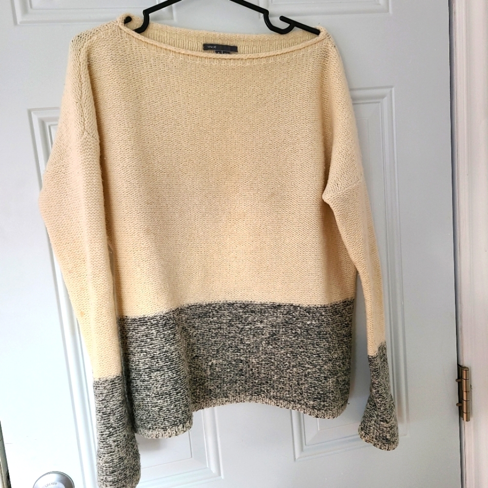 Vince Cream and Gray Colorblock Scoop Neck Sweater